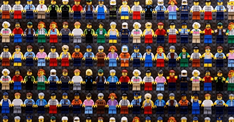 ISTORIA RECONSTRUITĂ, CĂRĂMIDĂ CU CĂRĂMIDĂ (DE LEGO)