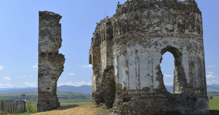 Ruinele misterioase ale Mănăstirii Bociuleşti, ctitorită în urmă cu patru secole