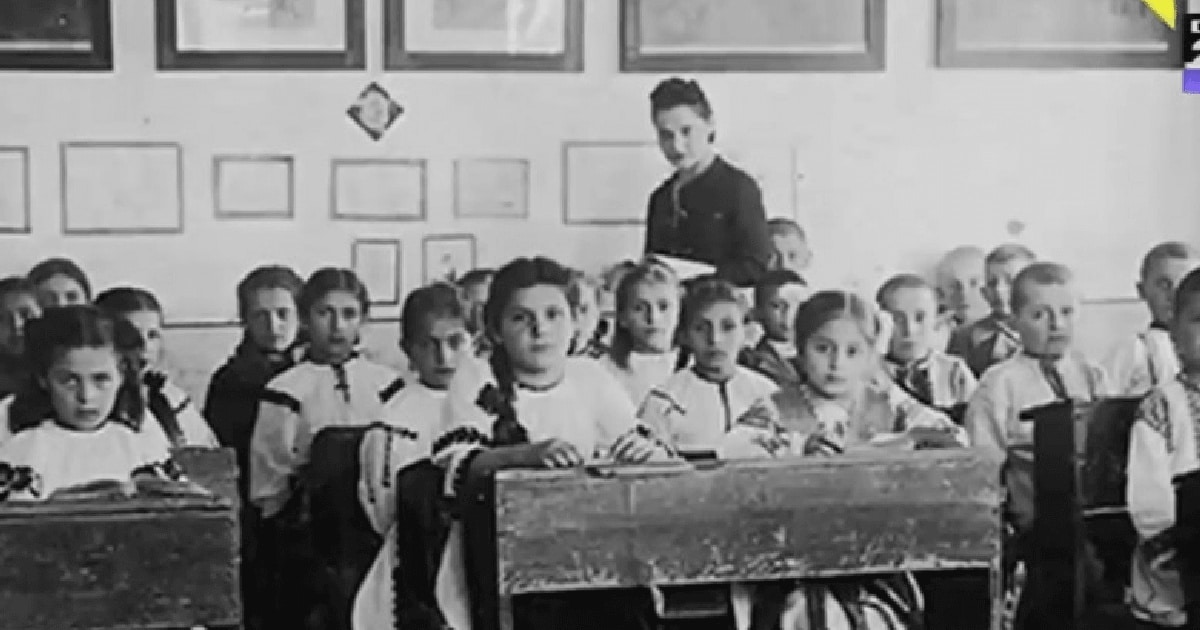 cadouri pentru profesori, examene aranjate, ore lungi de studiu fără mişcare