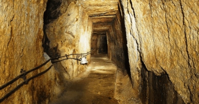 Aurul furat din galeriile de la Roșia Montană, vândut ilegal