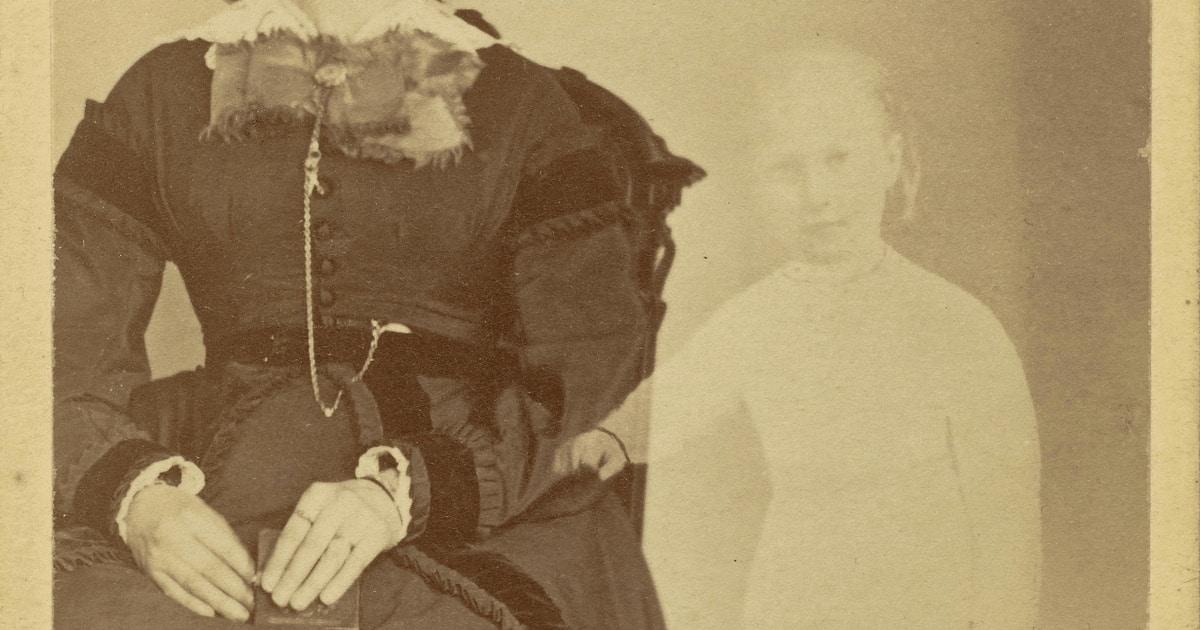 Cum au ajuns spiritele morţilor să transmită mesaje prin fotografii: escrocherii din epoca victoriană