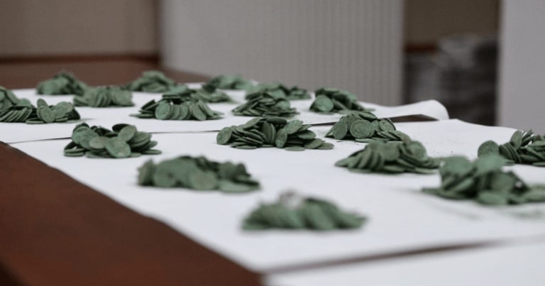 Un tezaur alcătuit din peste 1000 de monede romane, descoperit în Dolj