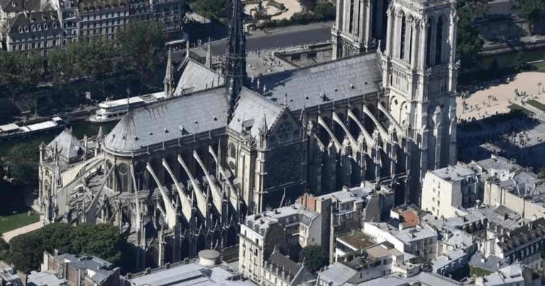 Catedrala Notre-Dame din Paris va fi dotată cu un sistem unic de stingere a incendiilor