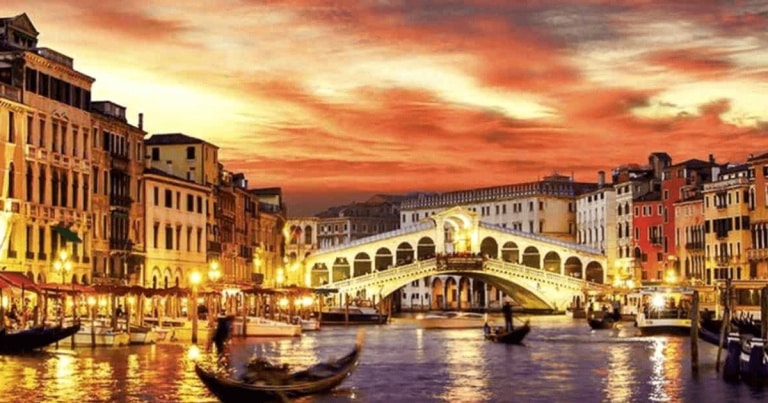 Veneţia doreşte să reducă fluxul de turişti şi de autovehicule care pătrund în oraş de Anul Nou