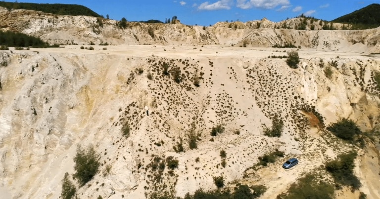 Fosta carieră de diatomit din Munții Buzăului a devenit atracție turistică