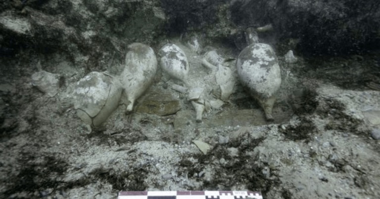 O epavă a unei nave antice, jefuită în Marea Mediterană