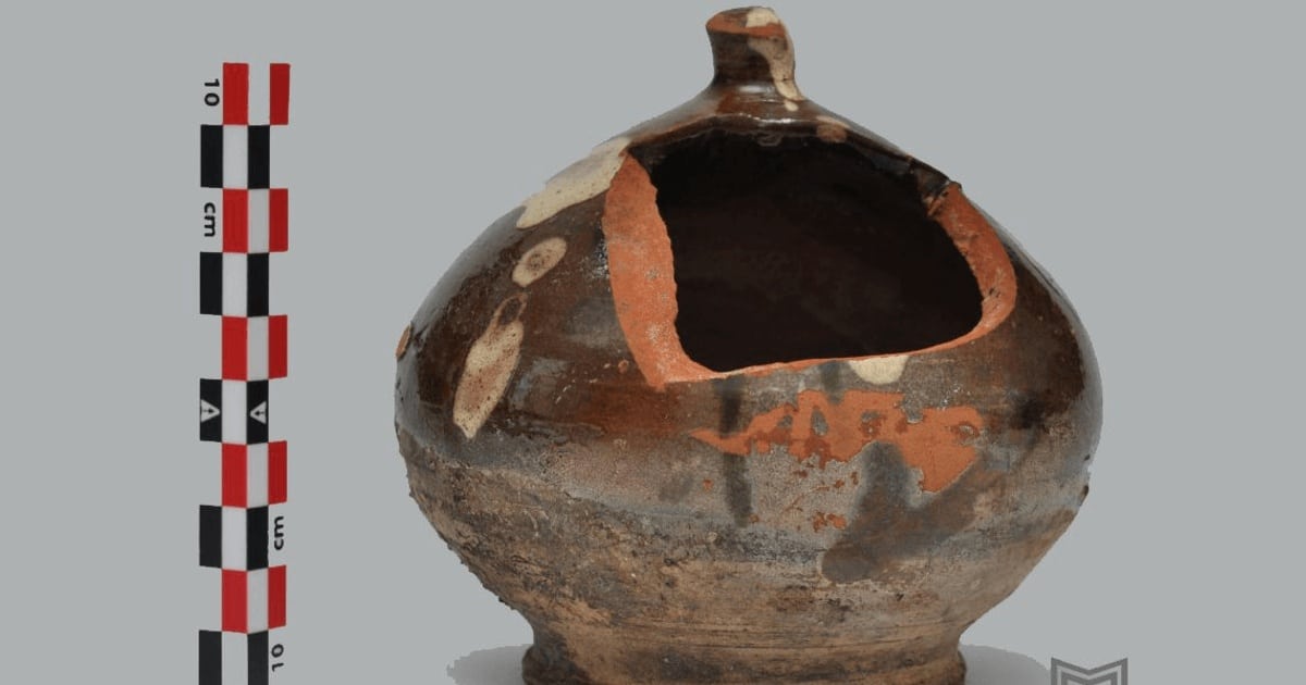 Pușculiță din lut din secolul al XIX-lea, descoperită de arheologi la Biserica Manea Brutaru din București