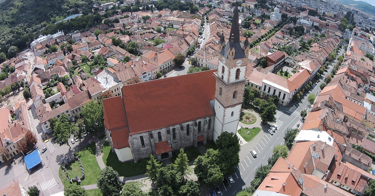 Morminte foarte bine conservate, descoperite în interiorul Bisericii Evanghelice din Bistrița
