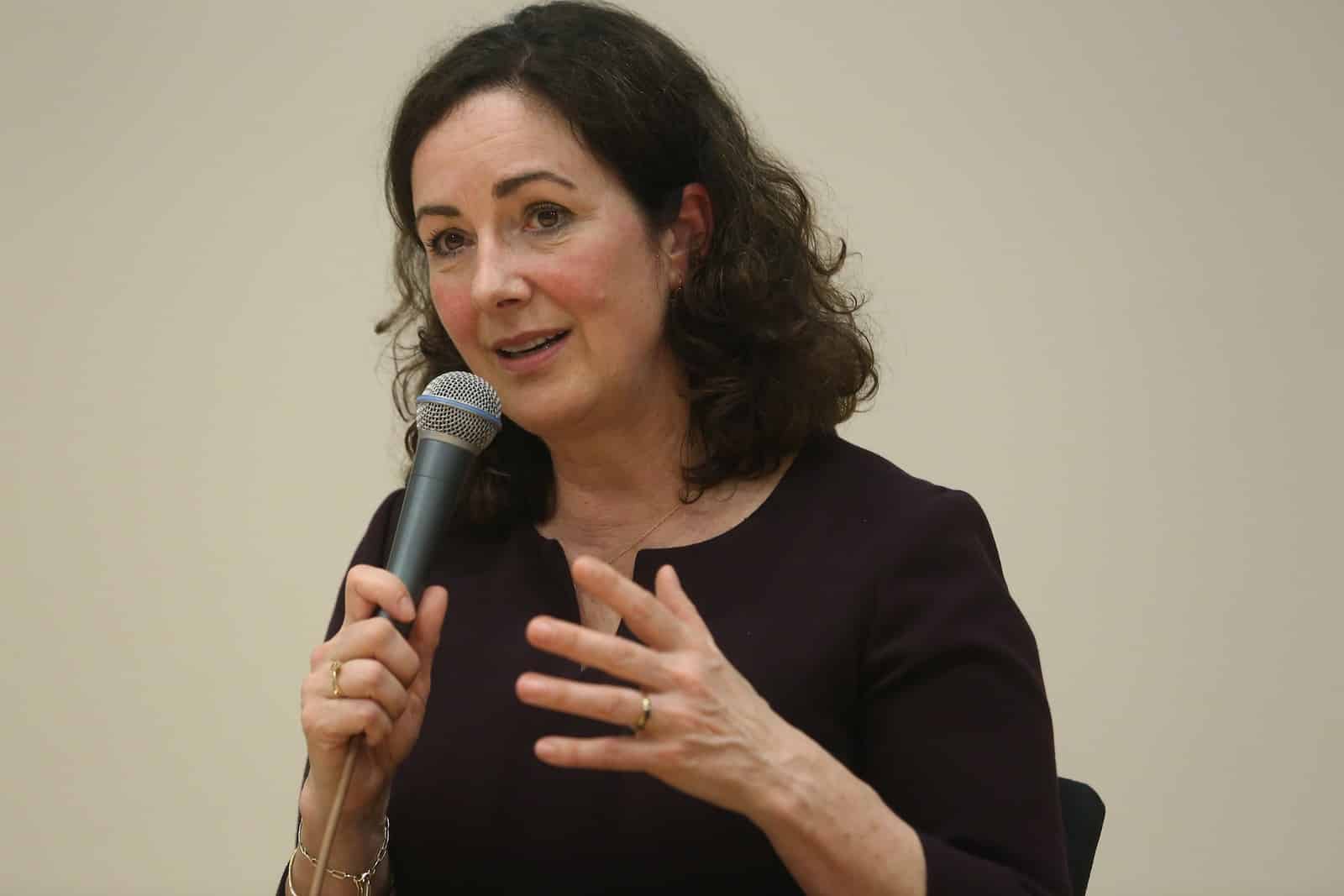 Primărița Amsterdamului – pledoarie pentru reglementarea comerțului și consumului de droguri. Argumente ei ca statele să intre în joc