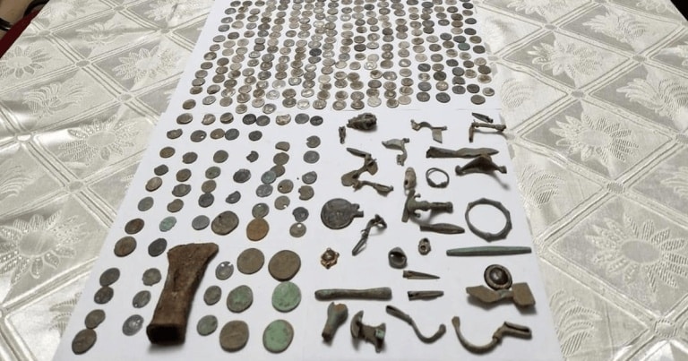 Un tezaur milenar unicat, descoperit în județul Neamţ