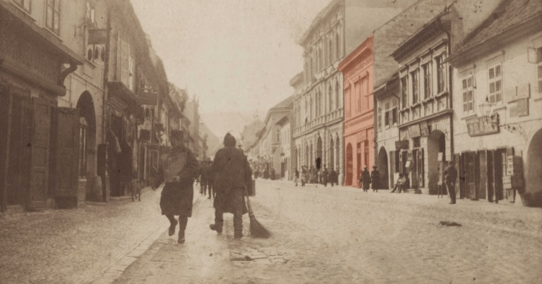 O zi obișnuită pe strada Porții din Brașov, la sfârșitul secolului al XIX-lea