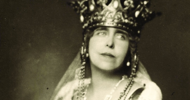 Cum a ajuns o replică a coroanei Reginei Maria pe tărâm american