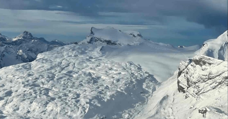 O trecătoare alpină acoperită de gheaţă peste 2.000 de ani a ieşit la suprafaţă în Elveția