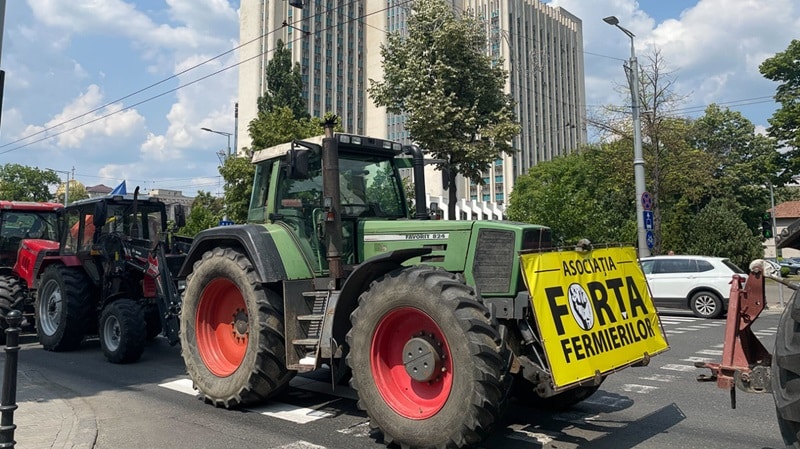 Protestul transportatorilor și fermierilor continuă