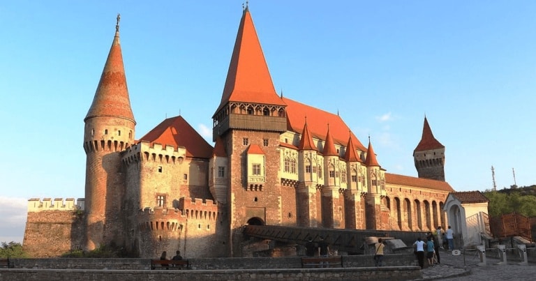 Noi secrete descoperite în timpul restaurării Castelului Corvinilor / FOTO