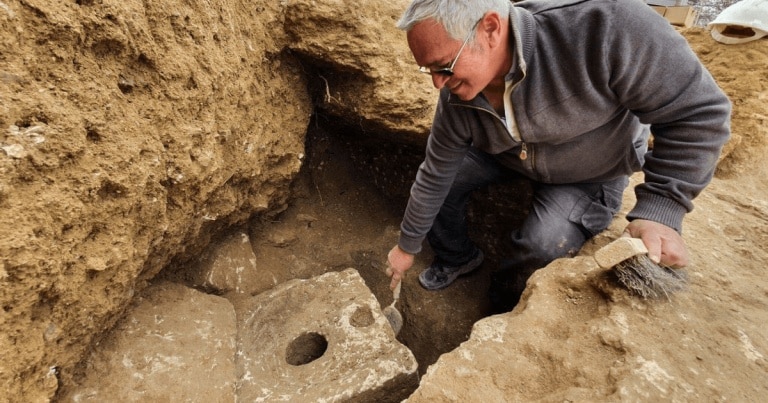 O toaletă de acum 2.700 de ani, descoperită la Ierusalim