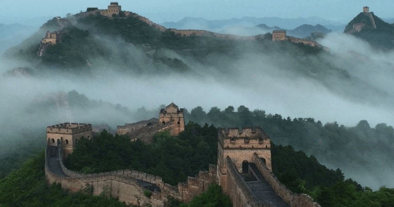 Pietre din Marele Zid Chinezesc, folosite la construirea unor adăposturi pentru porci