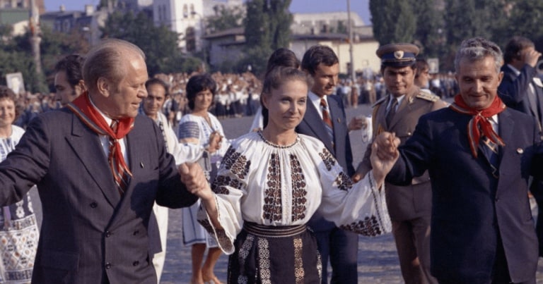 Au fost publicate fotografii inedite de la vizita președintelui american Gerald Ford în România