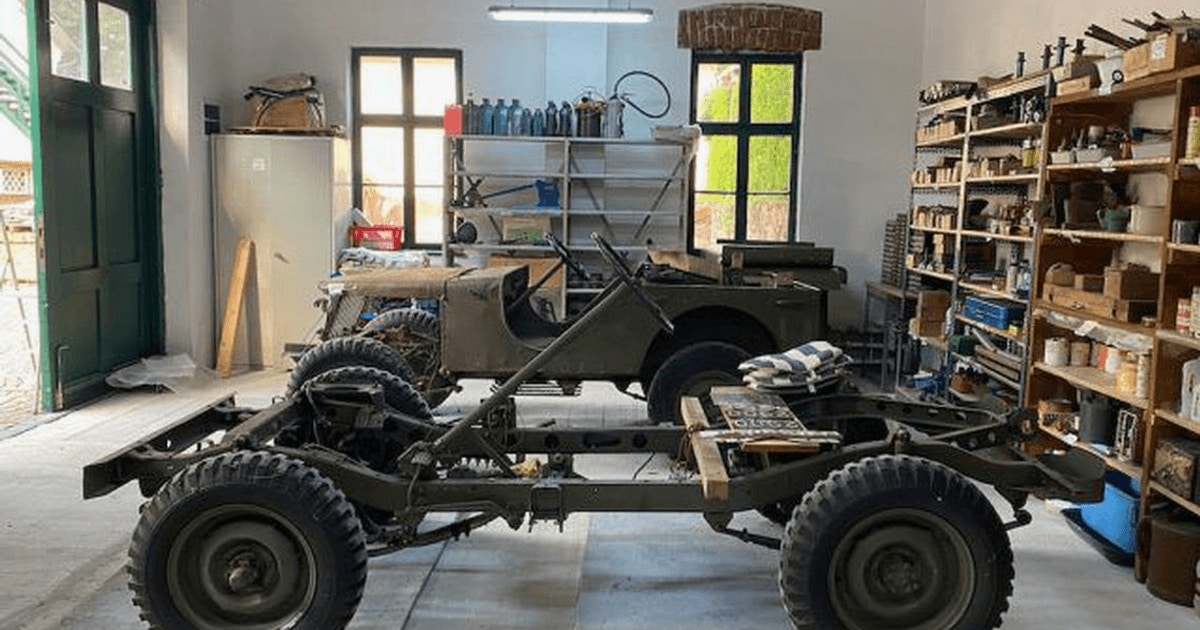 După 74 de ani de pribegie, Jeep-urile şi întregul atelier au revenit la Săvârşin