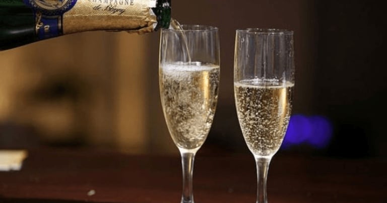 Franța contraatacă în „războiul șampaniei” declanșat de Rusia
