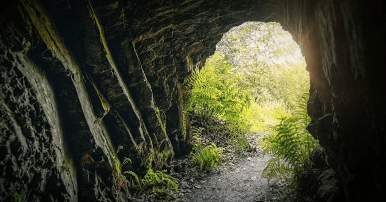 Misterul decesului unei fete îngropate într-o peșteră, în urmă cu 300 de ani