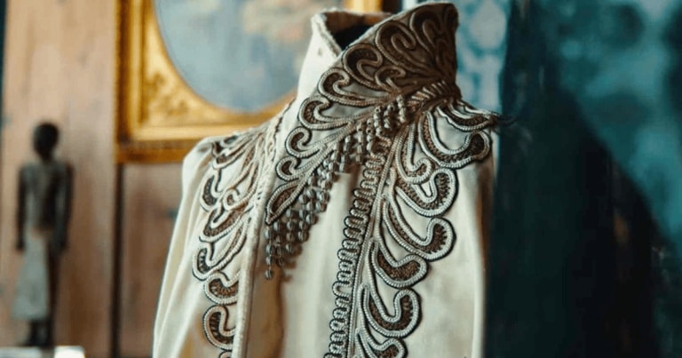 VIDEO Articole de lenjerie care i-au aparţinut împărătesei Sissi, scoase la licitaţie