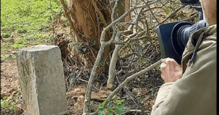 Un fermier belgian a mutat accidental graniţa cu Franţa. Dacă refuză să pună piatra de hotar la loc, ar trebui convocată o comisie de graniţă franco-belgiană, inactivă din 1930