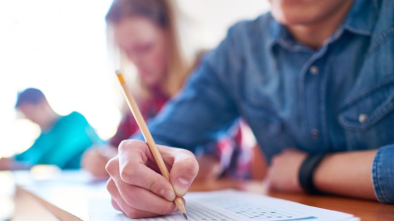 Rezultate istoric de proaste la Simularea în sistem digitalizat a Evaluarii Naționale. 60% din elevi nu au scos măcar un 5 la Matematică