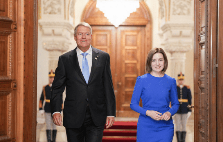 2 ani cât 2 decenii