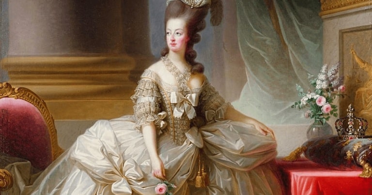 Un pantof al reginei Maria Antoaneta, vândut la licitaţie cu peste 40.000 de euro