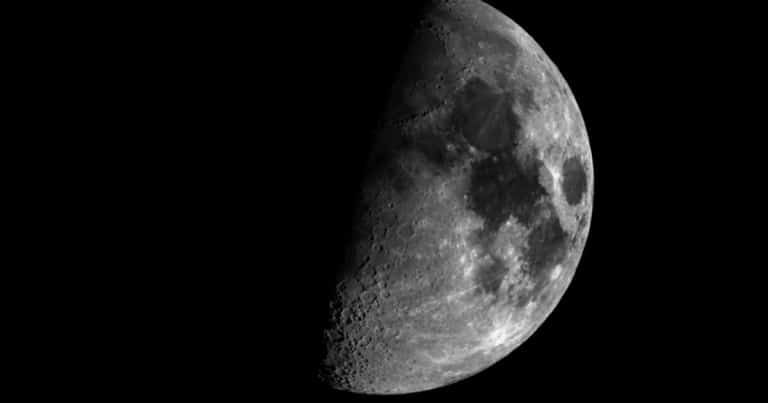 NASA a confirmat prezența apei pe fața vizibilă a Lunii