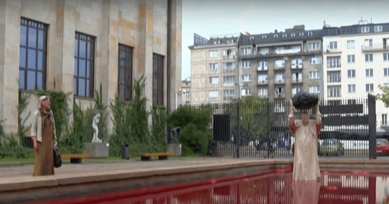 O statuie neobișnuită a papei Ioan Paul al II-lea, dezvelită în Polonia