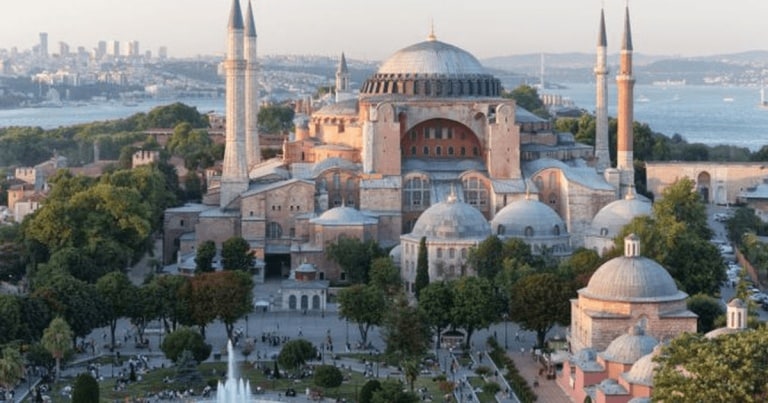 Sfânta Sofia de la Istanbul, transformată în moschee
