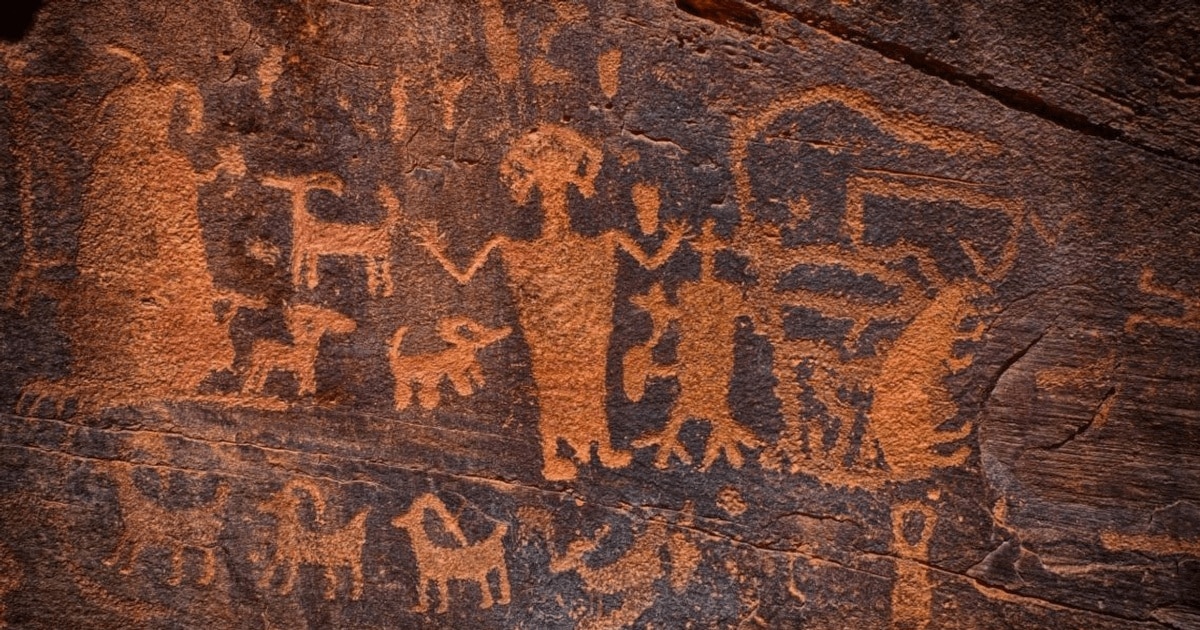 Ce reprezintă petroglifele realizate de amerindienii Pueblo în urmă cu 800 de ani?