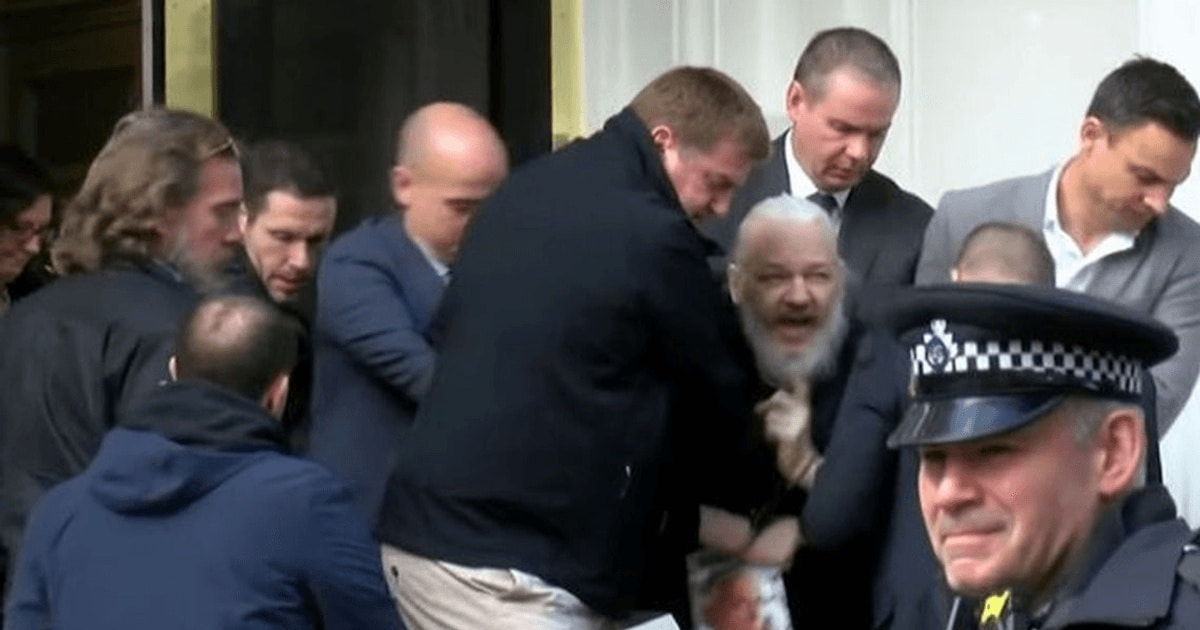 VIDEO Cofondatorul Wikileaks, Julian Assange, arestat la Londra