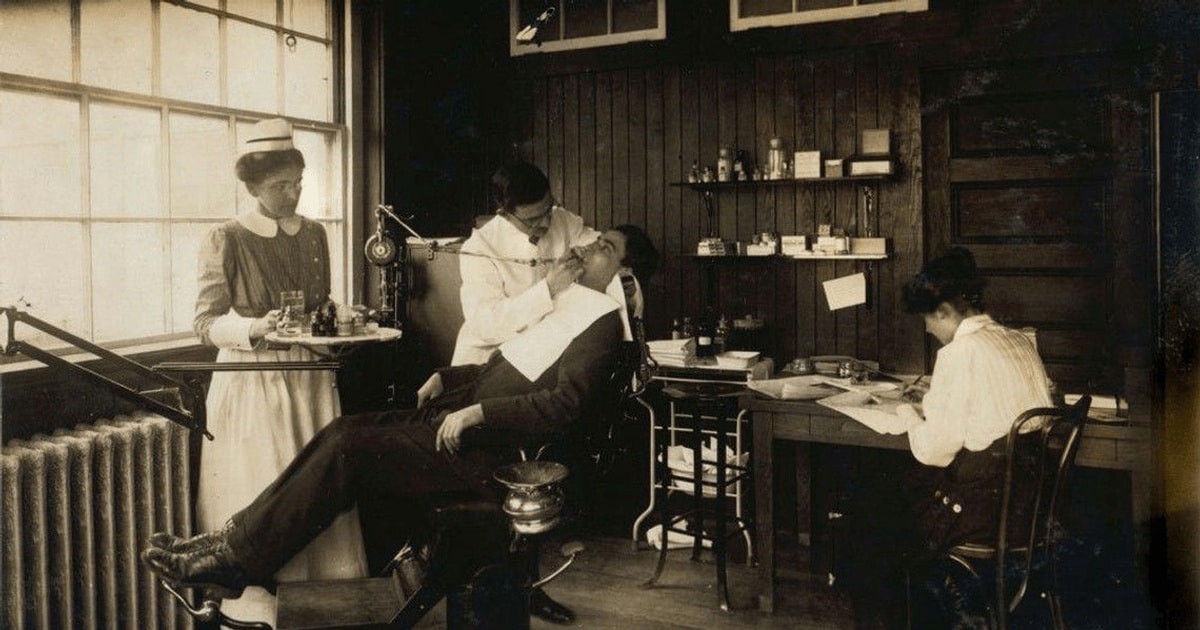 De la plombele cu garanție pe viață la înființarea Facultății de Medicină Dentară – scurtă incursiune prin istoria stomatologiei românești