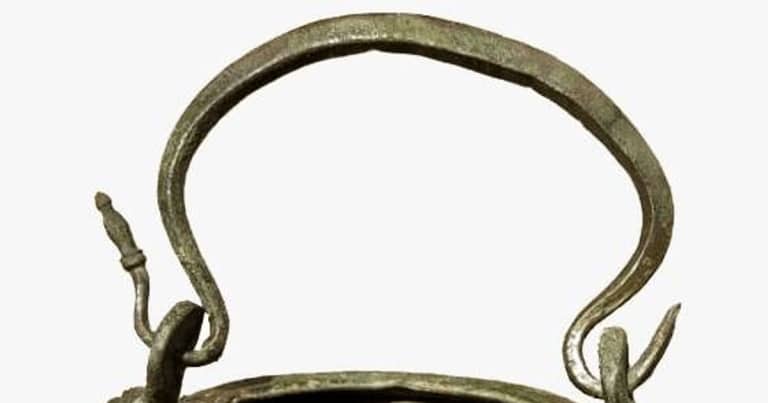 Vas de bronz unicat descoperit în Provincia Dacia romană, restaurat şi expus la MNU Alba Iulia