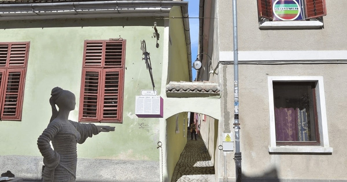 Strada Sforii din Brașov, cea mai îngustă stradă din România, redeschisă publicului / FOTO
