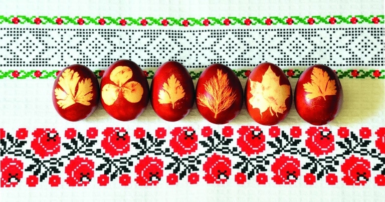 De unde a venit tradiția ouălor înroșite de Paște?