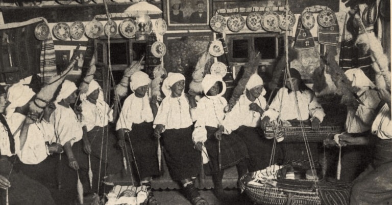 Deochiul, cât de veche este aceasta superstiție și care sunt explicațiile pentru „funcționarea” descântecului