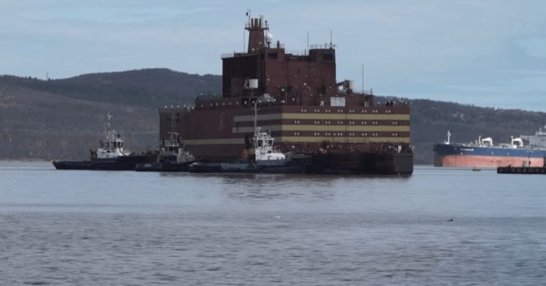 Rusia a construit prima centrală nucleară plutitoare / VIDEO