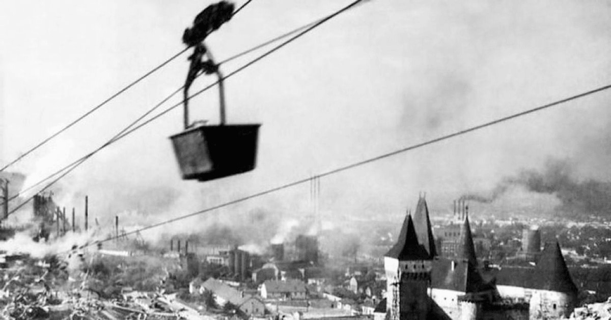 Povestea funicularului de lângă Castelul Corvinilor / FOTO
