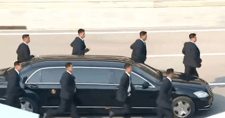 Liderul nord-coreean trece frontiera dintre cele două Corei