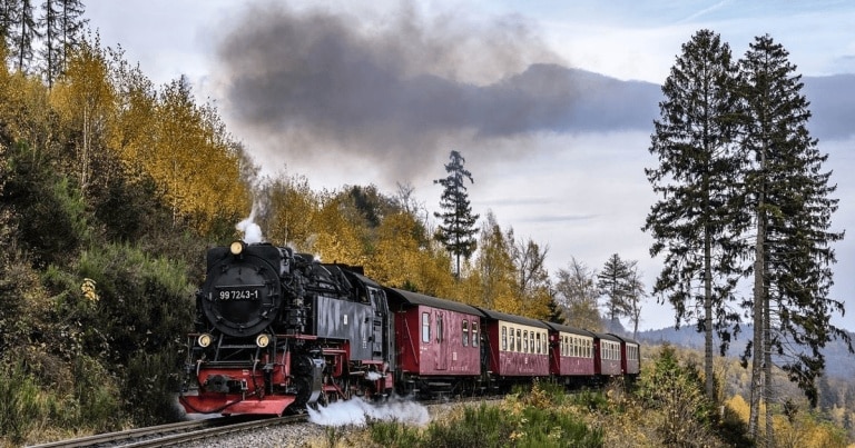Trecerea de la locomotiva cu aburi la cea diesel sau electrică