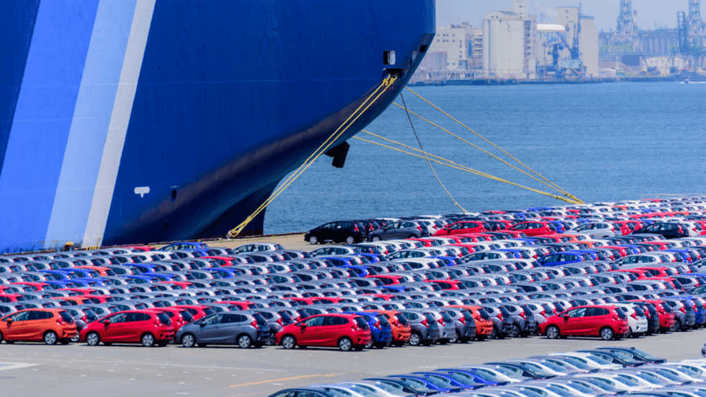 SUA pun taxe vamale de 100% pentru importurile de mașini electrice din China