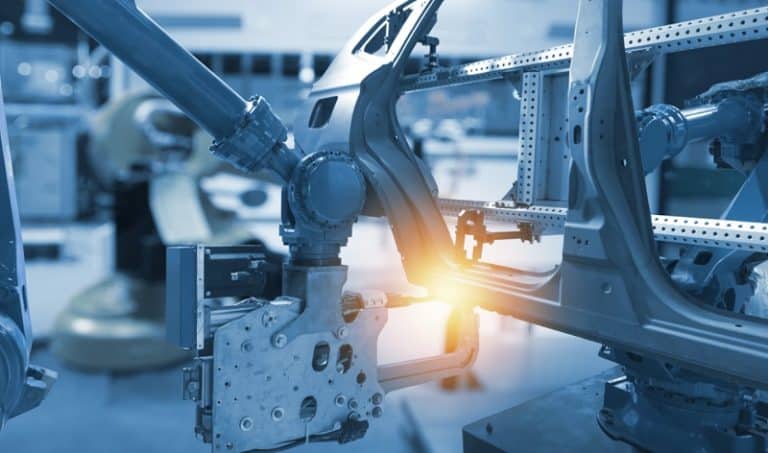 Revenire surprizătoare a industriei – sectorul prelucrător compensează scăderile din energie