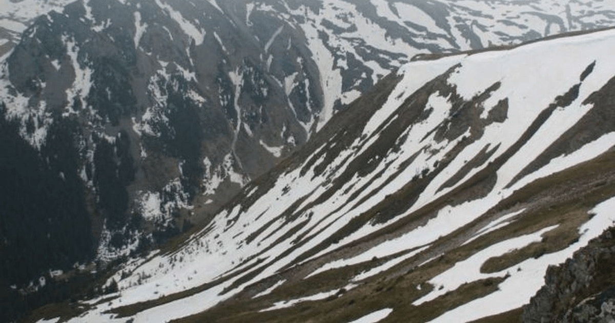 Ipoteză pentru inscripţia misterioasă pe care un alpinist a descoperit-o în Munţii Ţarcu. La cercetări va lua parte şi un specialist american