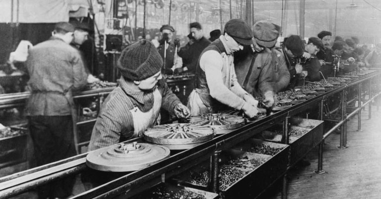 Cum s-a ajuns la programul de opt ore de muncă pe zi?