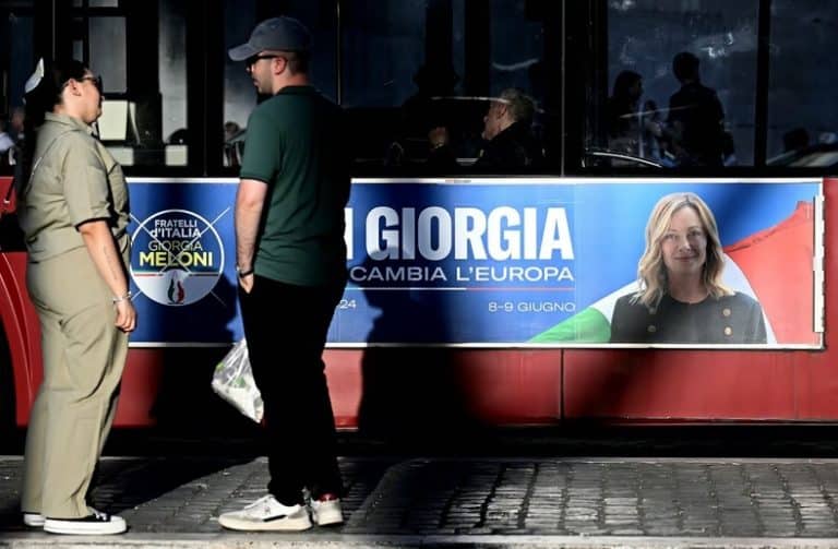 Dreapta dură și extrema dreaptă vor depăși PPE în viitorul Parlament de la Bruxelles