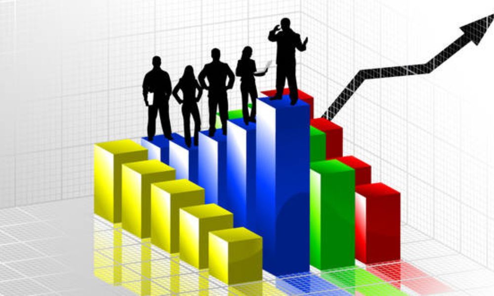 Economia frânează și se agață de consumul gospodăriilor